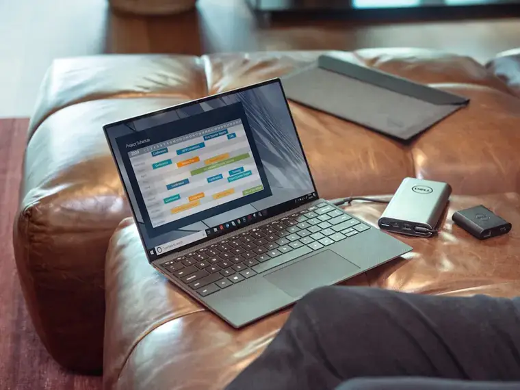 Notebook com planilha financeira